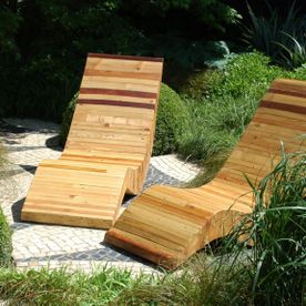 Holzliegen im Garten - Garten- und Landschaftsgestaltung Werner Kortemeier